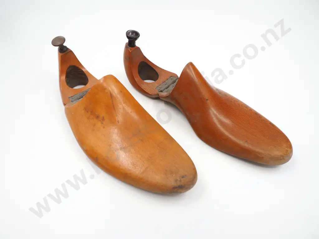 English Wooden Shoe Insoles Image 1++