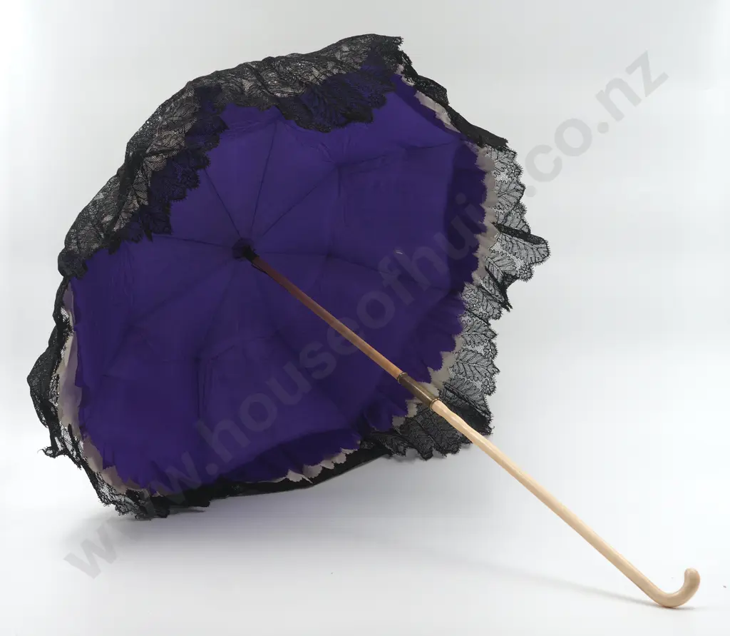 Antique Lace Toy Parasol w Ivory Folding Handle Image 1++