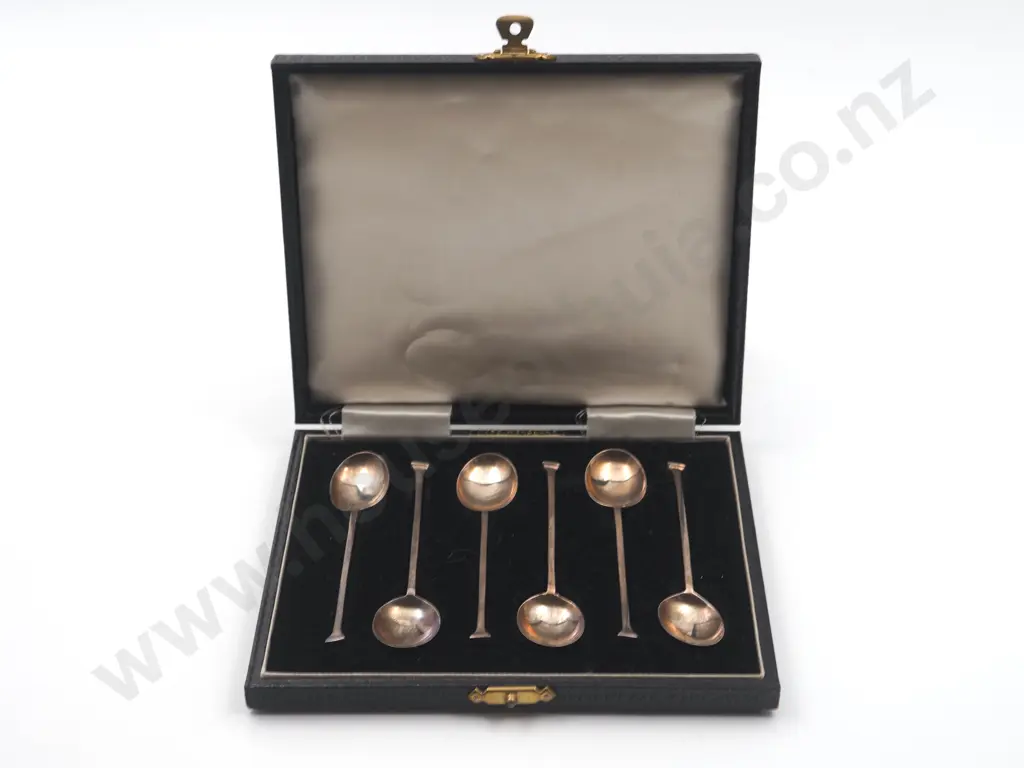Boxed Arts & Crafts Coffee Spoons in Sterling Silver Image 1++