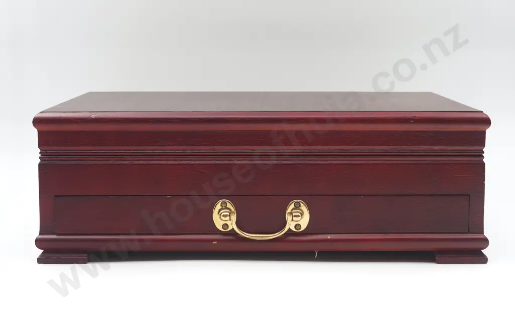 Large Wooden Canteen of EPNS Silver Cutlery Image 1++