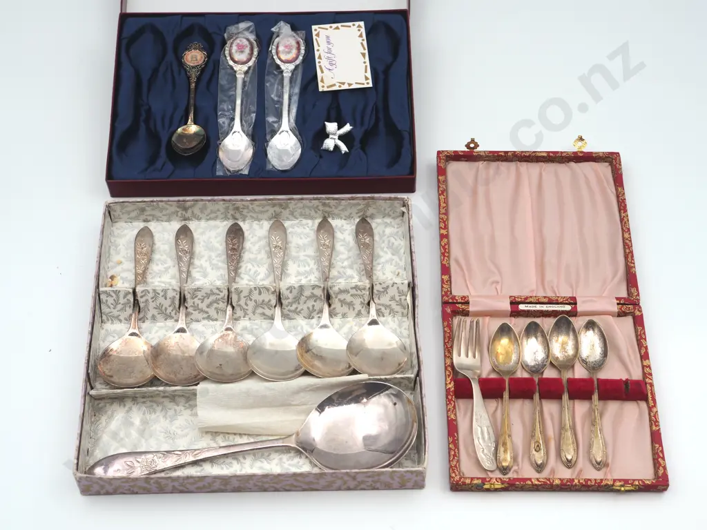 Lot of EPNS Silver Soup Spoons, Serving Spoon & Teaspoons Image 1++