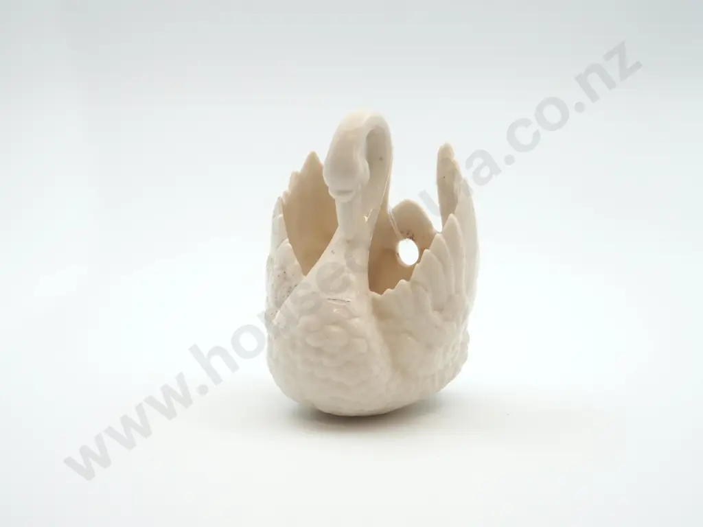 Porcelain Wall Hanging Swan Image 1++