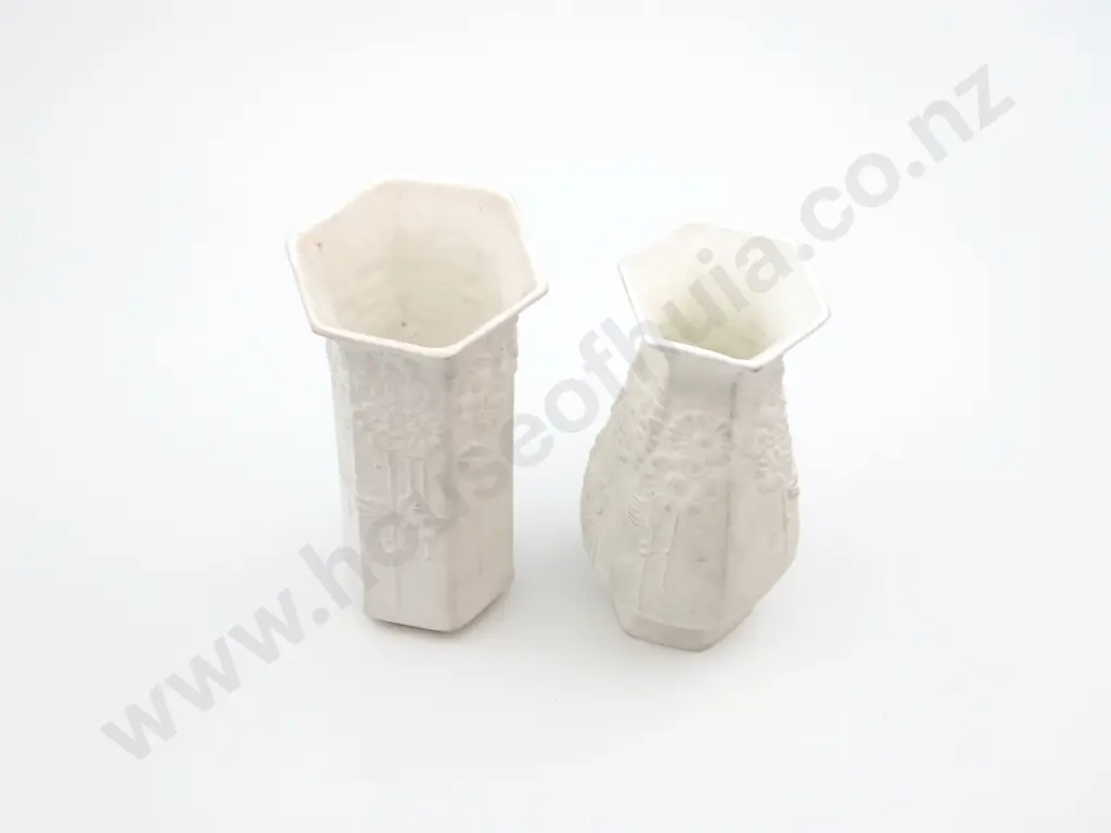 Pair of similar patterned floral vases  Image 1++