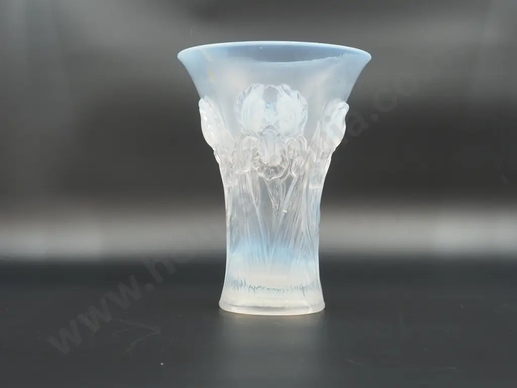 Opalescent Iris Glass Vase Image 1++