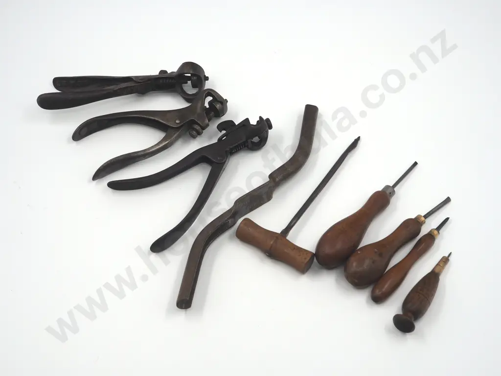 Small Box of Antique Hand Tools Image 1++