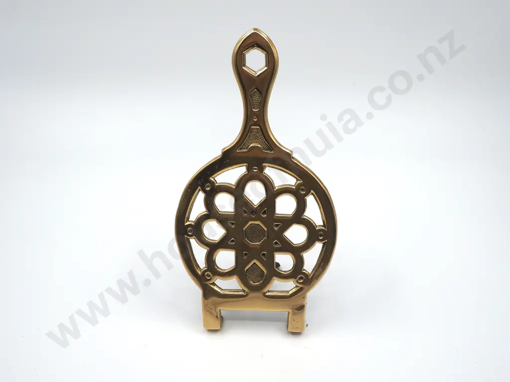 Standing Brass Trivet Image 1++