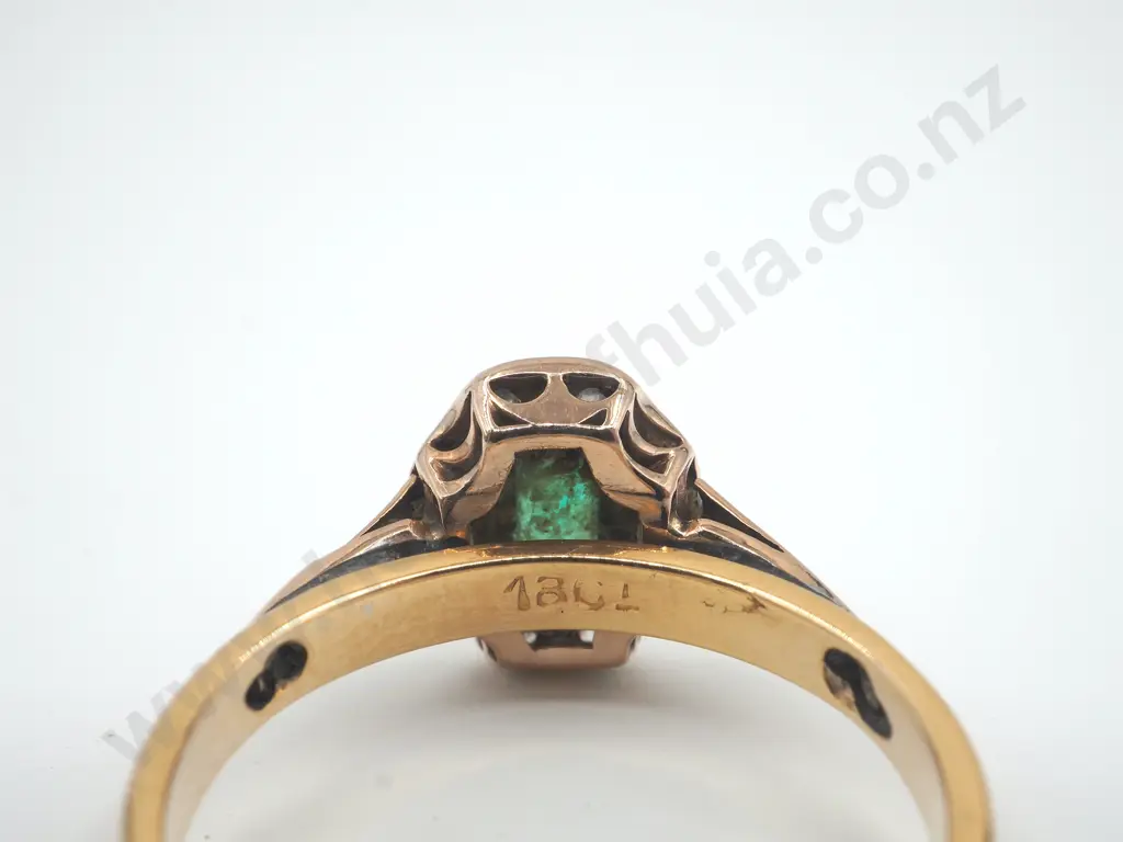 Antique Emerald & Diamond Ring in 18ct Gold Image 1++
