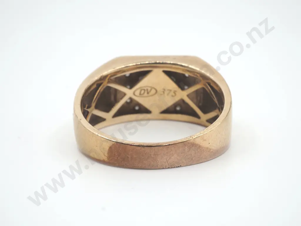 Diamond Ring in 9ct Gold Image 1++