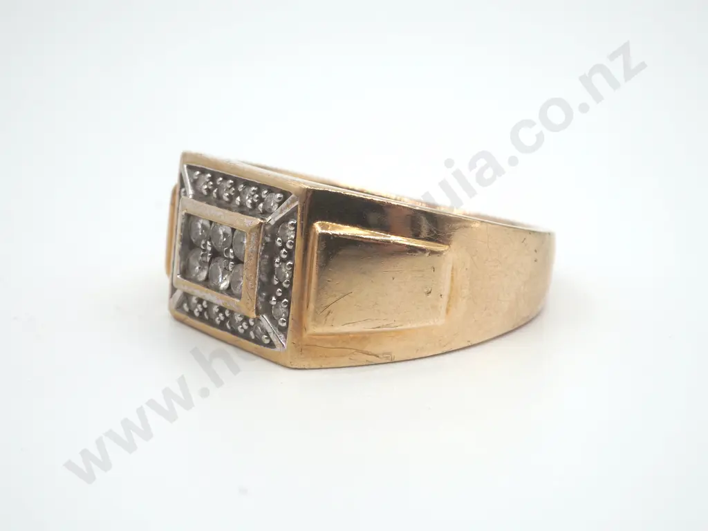 Diamond Ring in 9ct Gold Image 1++