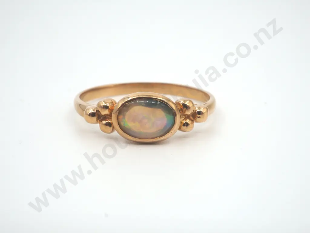 Opal Ring in 18ct Gold Image 1++