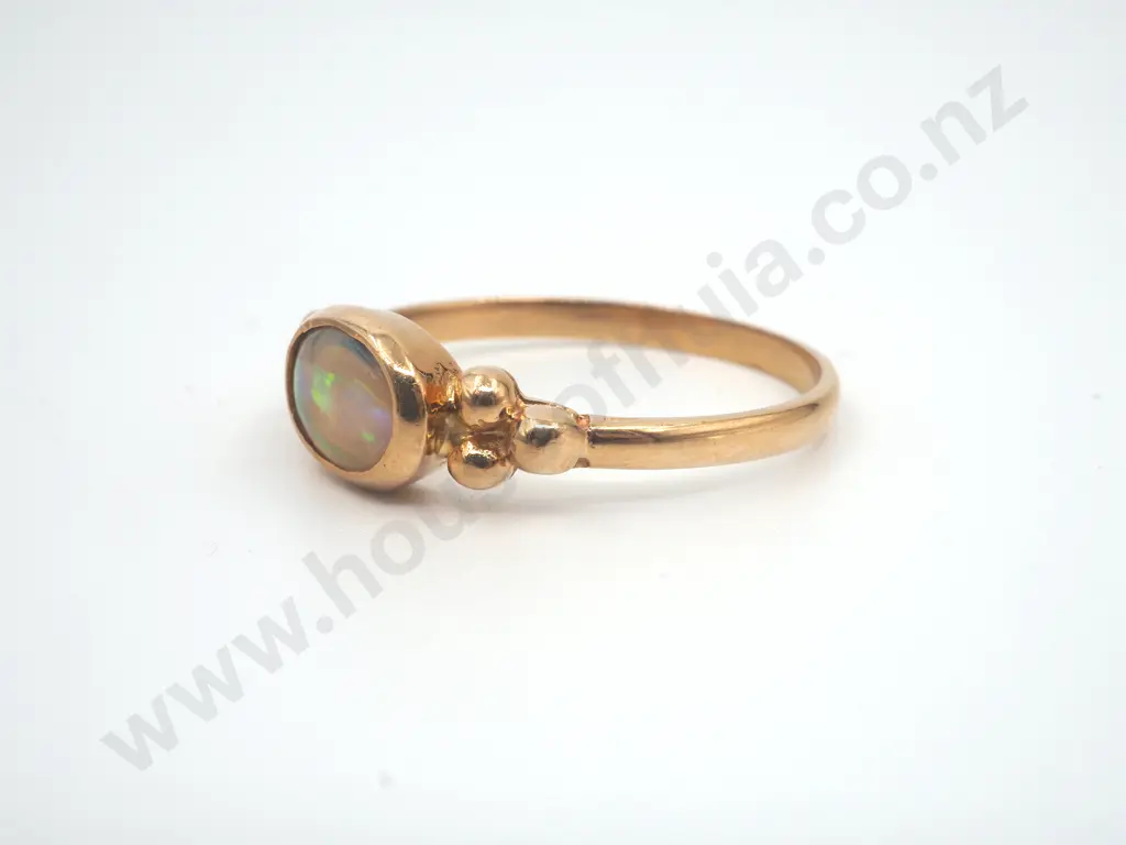 Opal Ring in 18ct Gold Image 1++