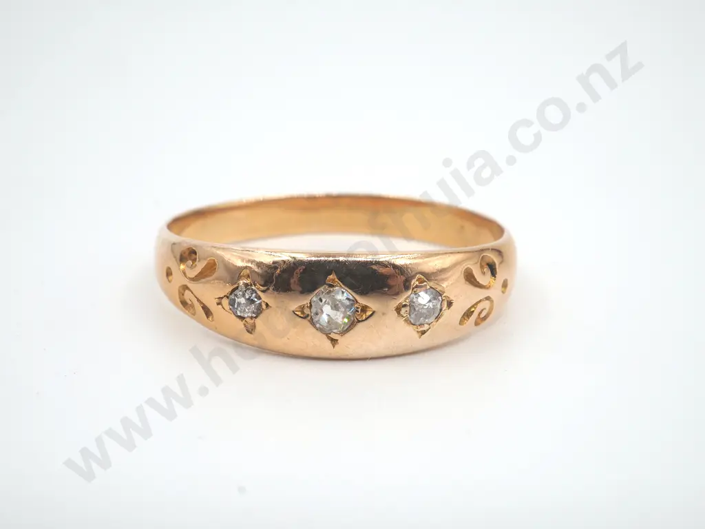 Antique Diamond Ring in 18ct Gold Image 1++