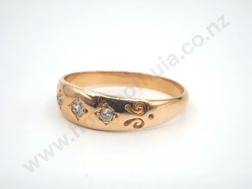 Antique Diamond Ring in 18ct Gold Image 1++