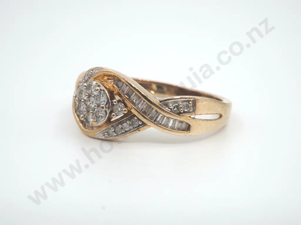 Diamond Ring in 9ct Gold Image 1++