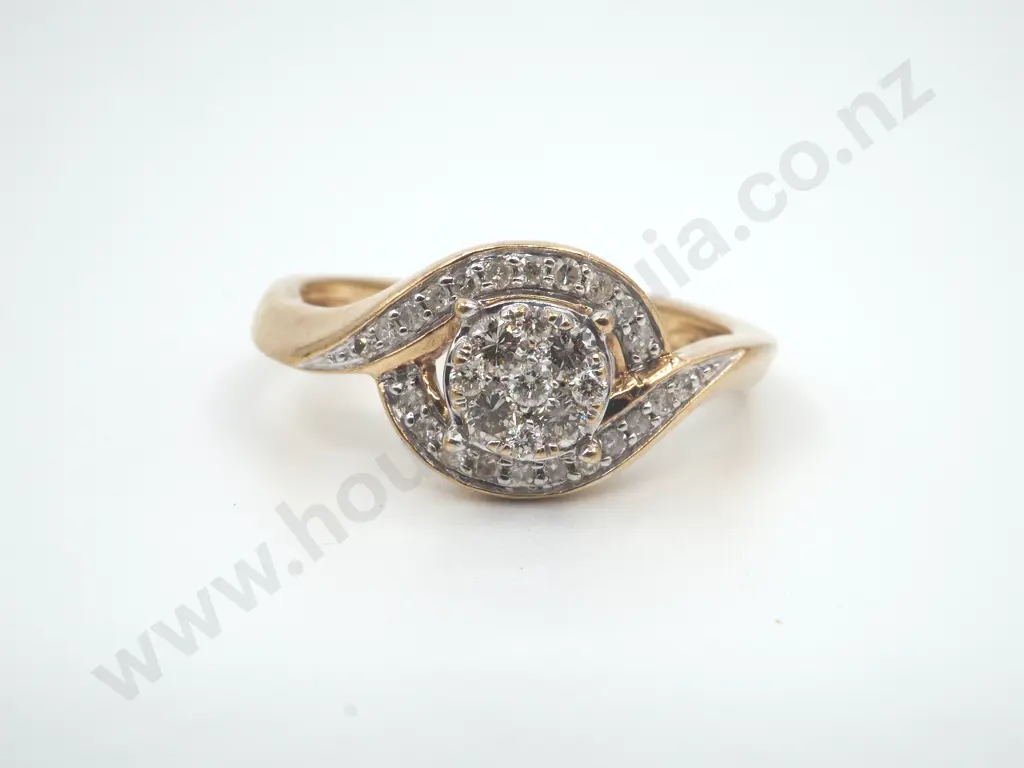 Diamond Ring in 10ct Gold Image 1++