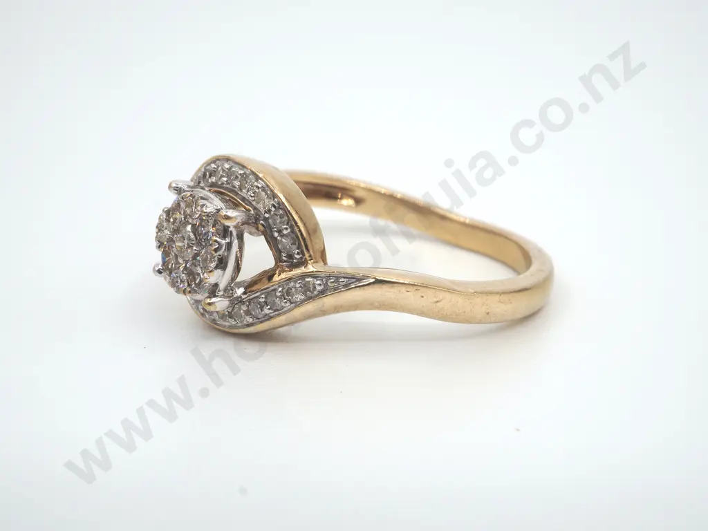Diamond Ring in 10ct Gold Image 1++