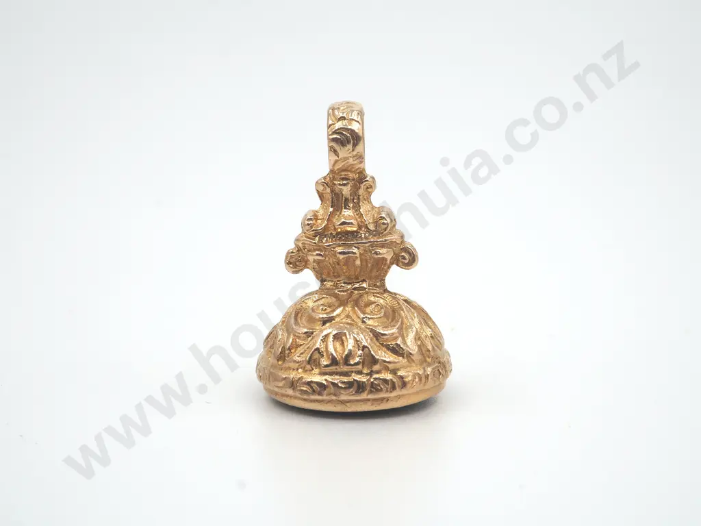 Ornate Warrior Head Intaglio Circular 9ct Gold Seal Image 1++