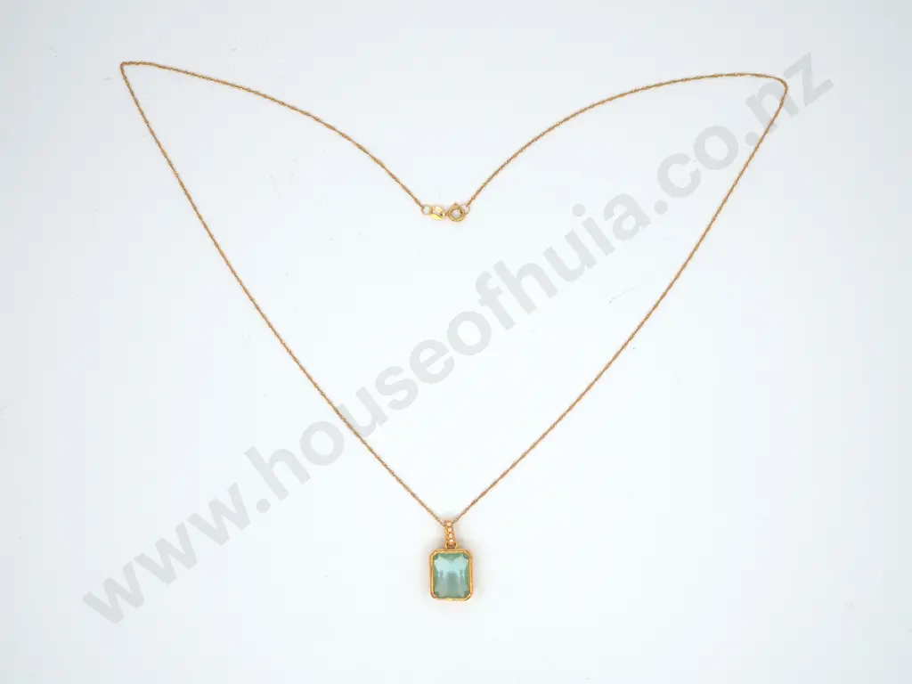 Gemstone Pendant in 18ct Gold on 18ct Gold Chain A/F Image 1++
