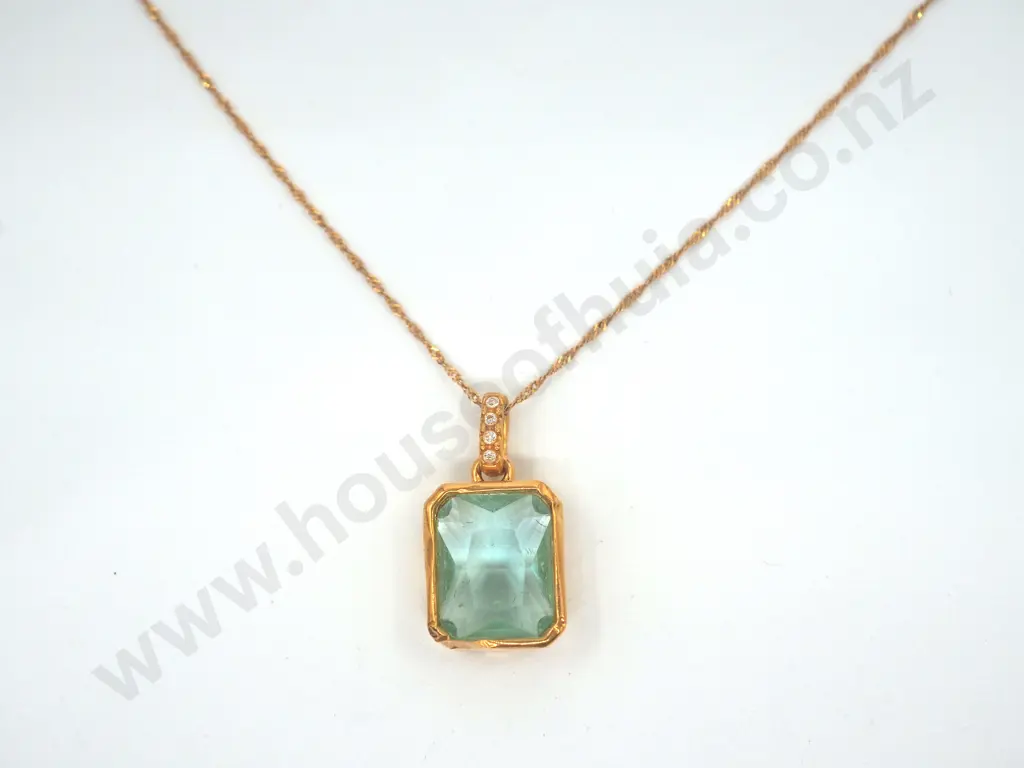 Gemstone Pendant in 18ct Gold on 18ct Gold Chain A/F Image 1++