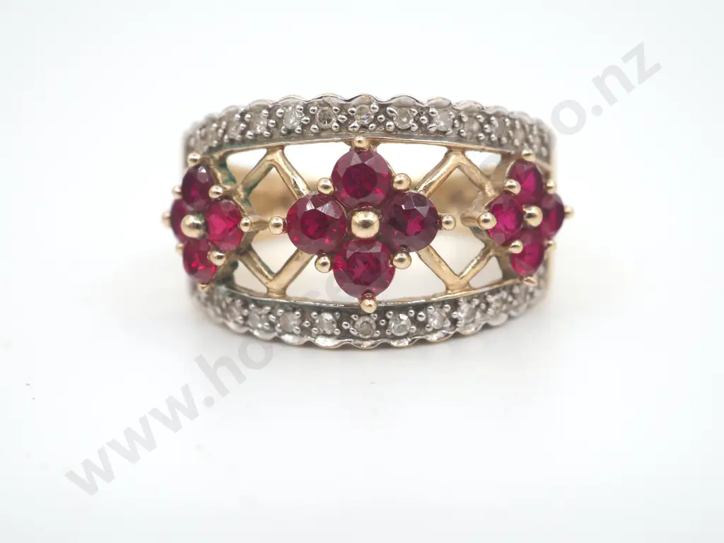 VCA Style 9ct Gold Ring Image 1++