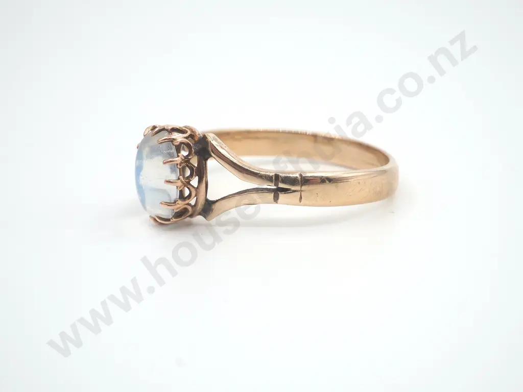 Antique Moonstone Rng in 9ct Gold Image 1++
