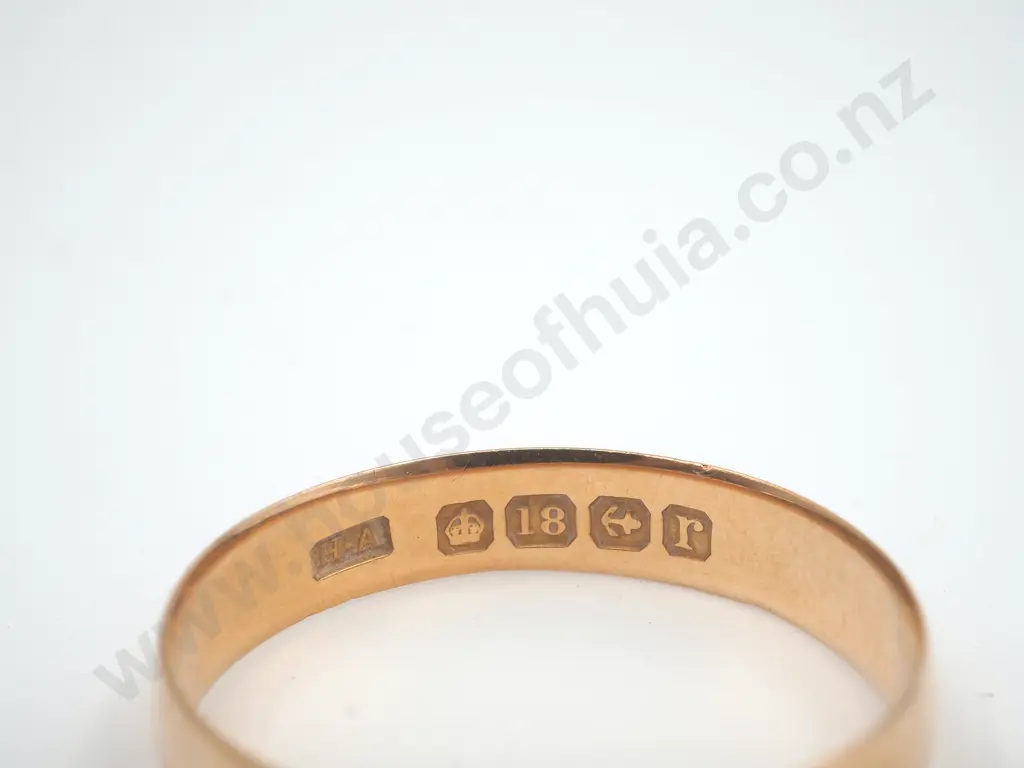 Plain Band in 18ct Gold w Crisp English Hallmarks Image 1++