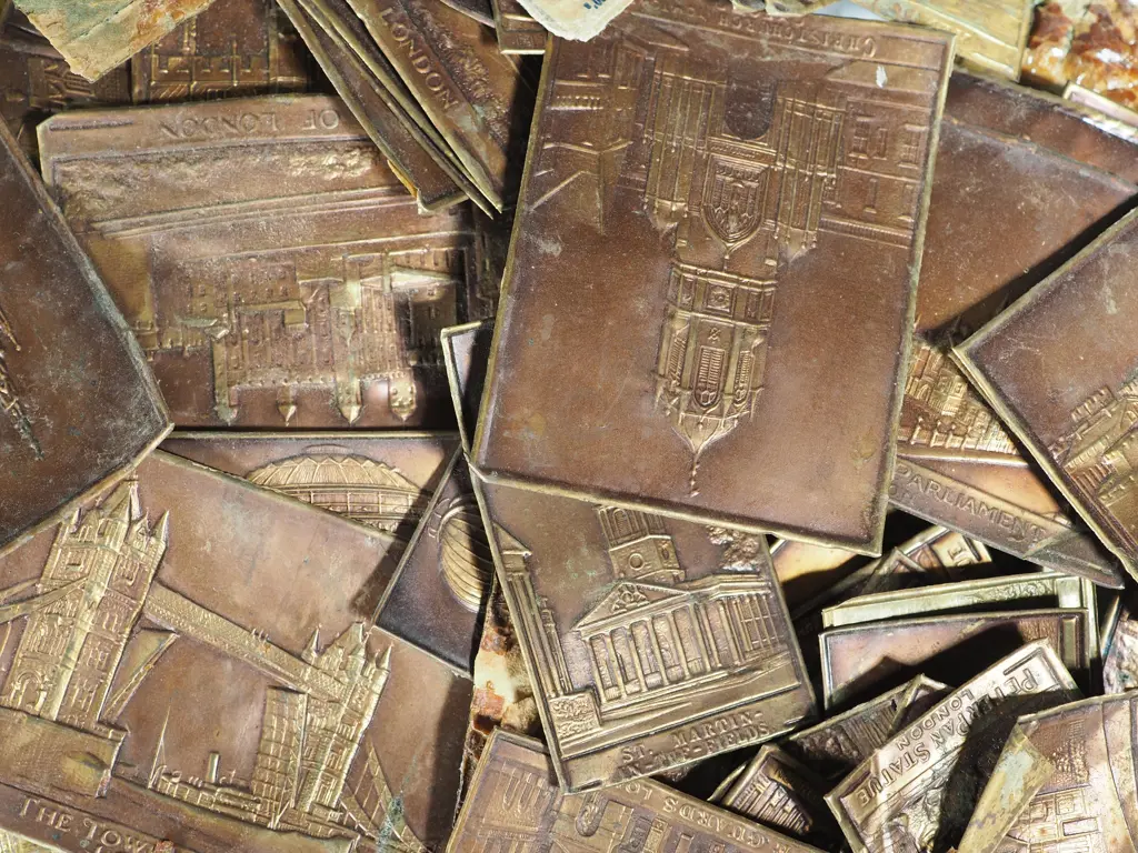 Large Lot of Summit Cigarettes Copper Embossed Cards "Famous Land Marks and Buildings" Image 1++