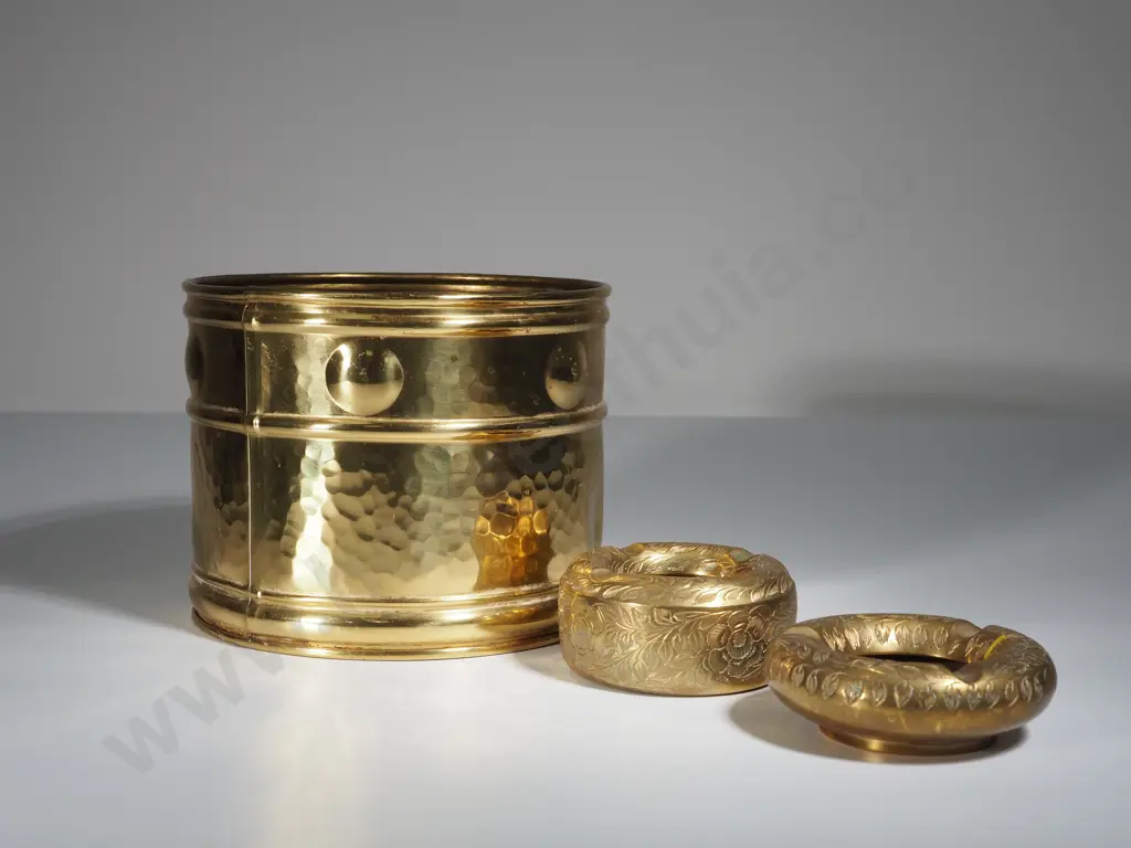 Small Brass Jardiniere & Two Brass Ashtrays Image 1++