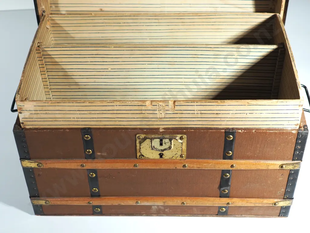 Antique Treasure Chest A/F: Only one hinge working otherwise in good condition. Image 1++