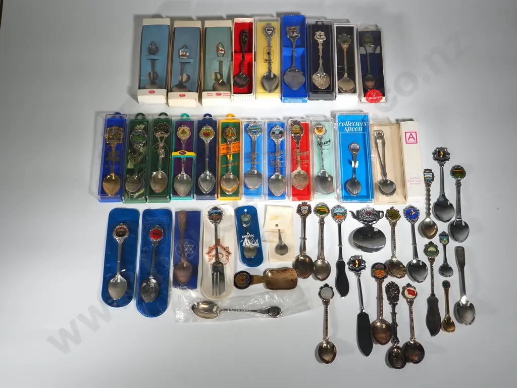 Large Lot of Collectible Spoons Image 1++