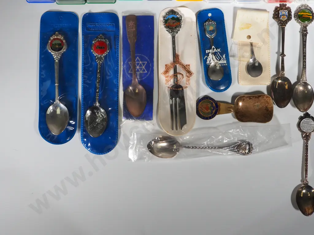 Large Lot of Collectible Spoons Image 1++