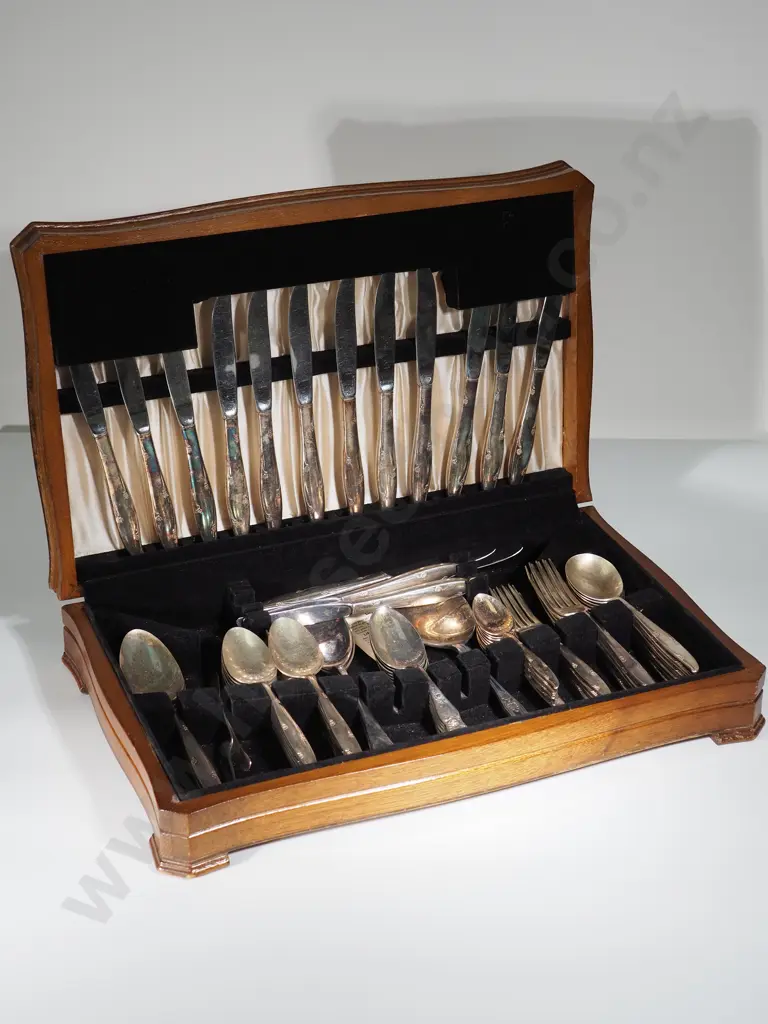 Wooden Canteen of S/P Cutlery: Incomplete Image 1++