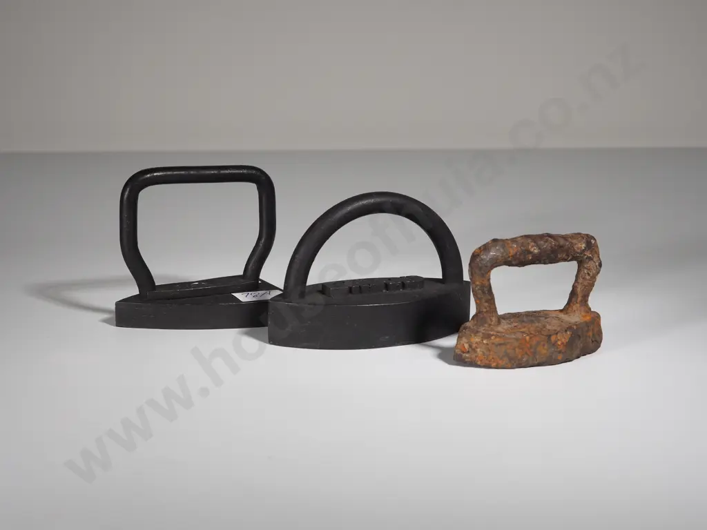 Three Miniature Cast Iron Irons Image 1++