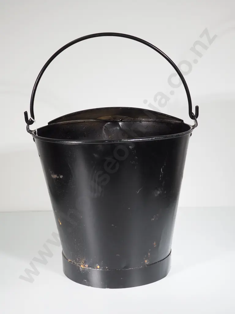 Substantial Black Bucket w Fine Mesh Strainer Image 1++