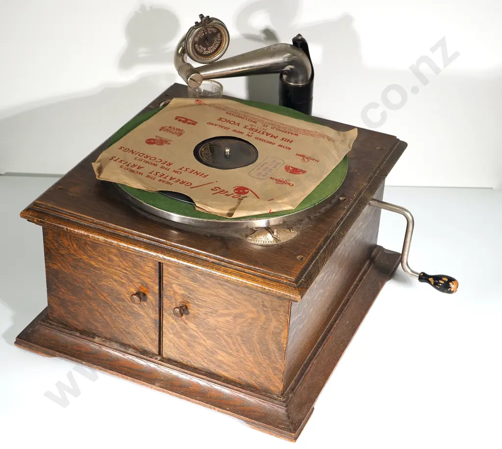 Antique Gramaphone: Working Mechanism & Three boxes of 78's Image 1++