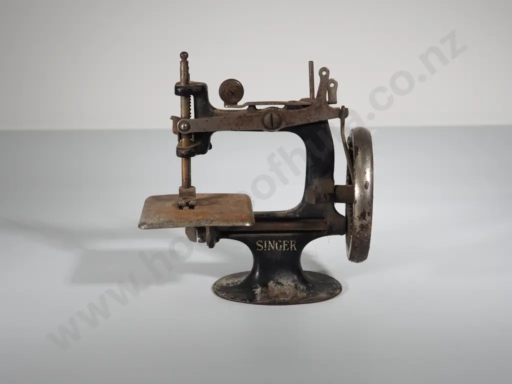 Antique Miniature Singer Sewing Machine Image 1++