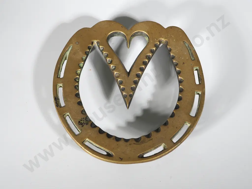 Brass Horse Shoe Trivet Image 1++