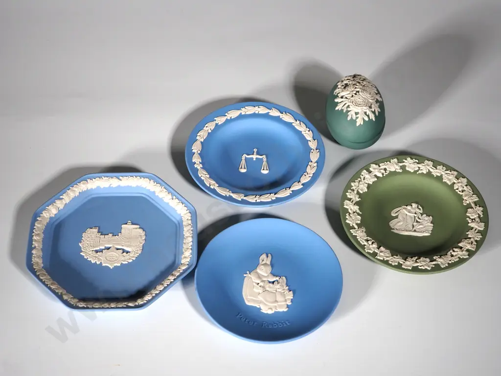 Lot of Decorative Wedgwood Sweet Dishes, Four Dishes & Lidded Egg Image 1++
