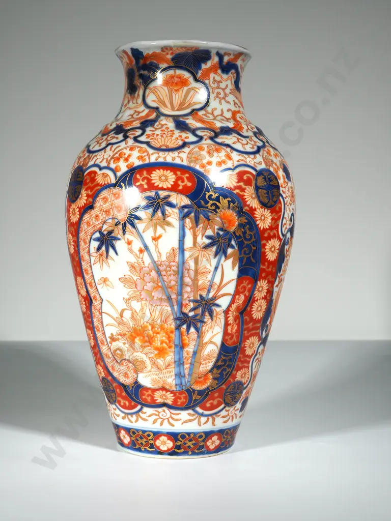 Larger Imari Vase: Repair to Rim Image 1++