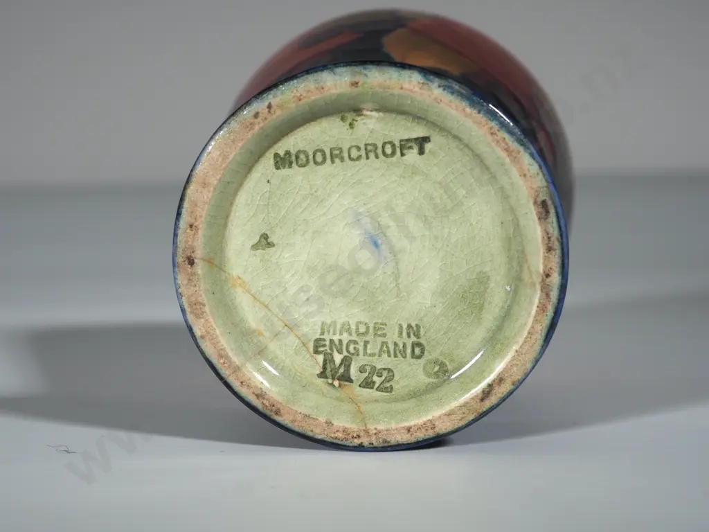 Small Moorcroft Vase: W Repair to base Image 1++