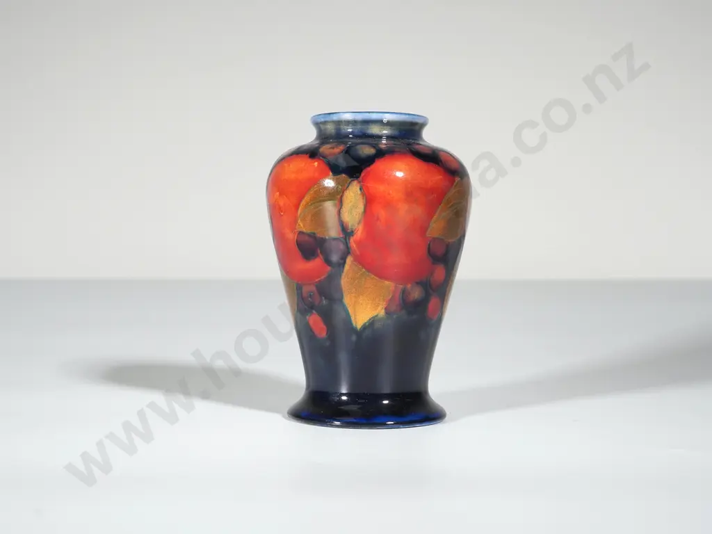 Small Moorcroft Vase: W Repair to base Image 1++