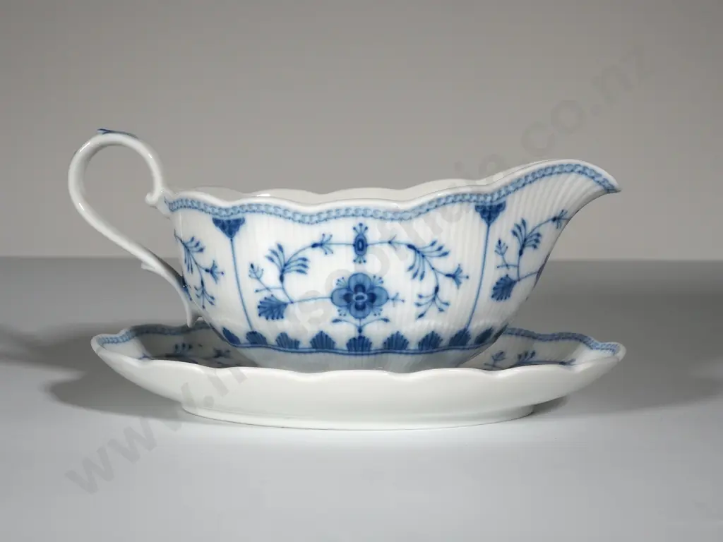 Kaiser Blue & White Gravy Boat Image 1++