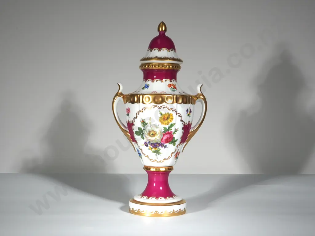Gerold Porzellan Urn: Onate Floral Motifs w Burgandy & Gold Accents Image 1++