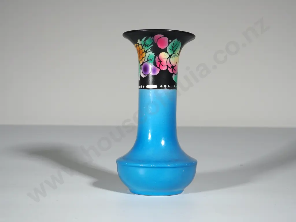 Decorative Shelley Vase Image 1++