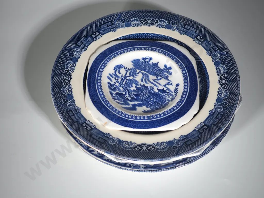 Lot of Six English Willow Pattern Plates Image 1++