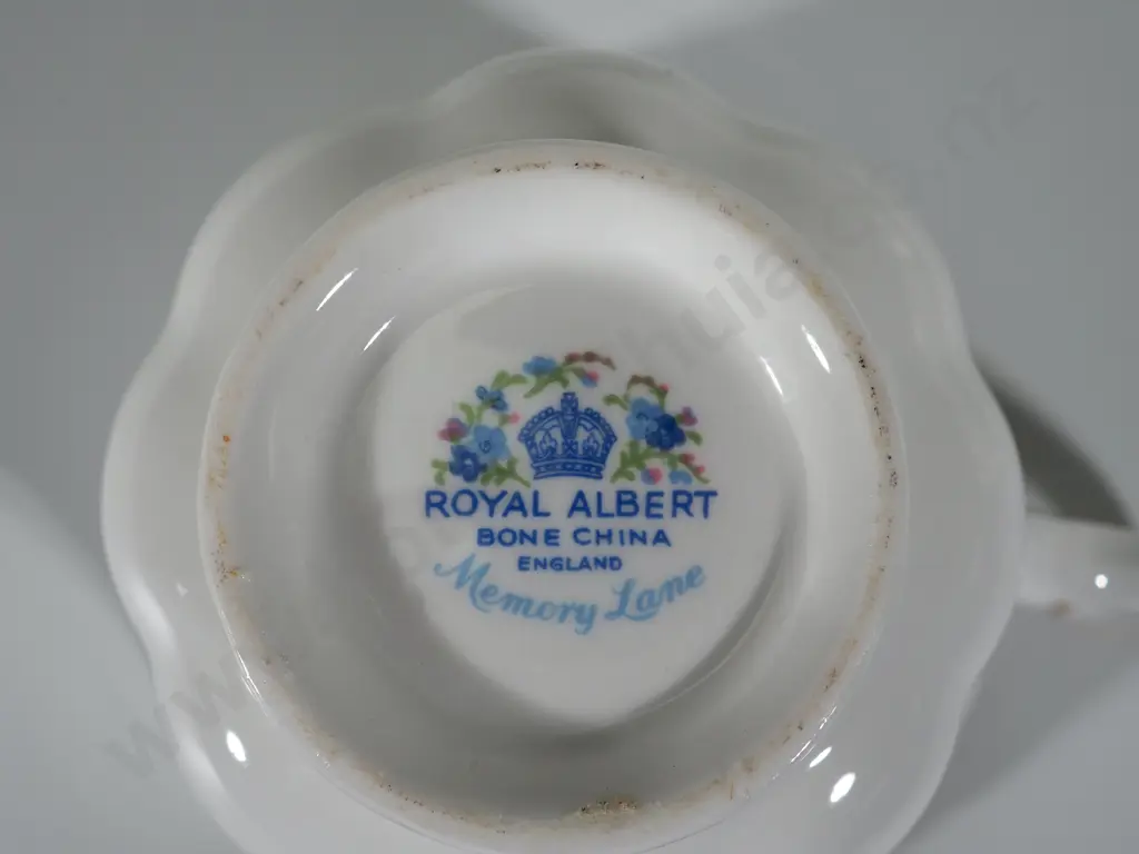 Eight Piece Royal Albert China Tea Set - Memory Lane Image 1++