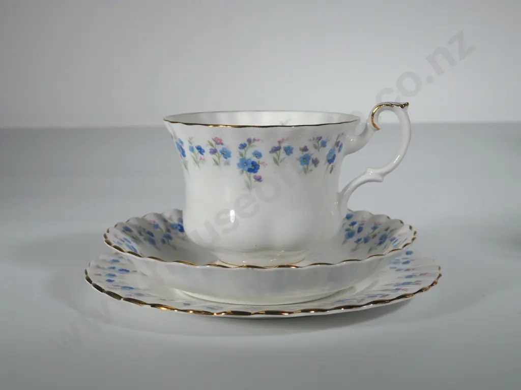 Eight Piece Royal Albert China Tea Set - Memory Lane Image 1++