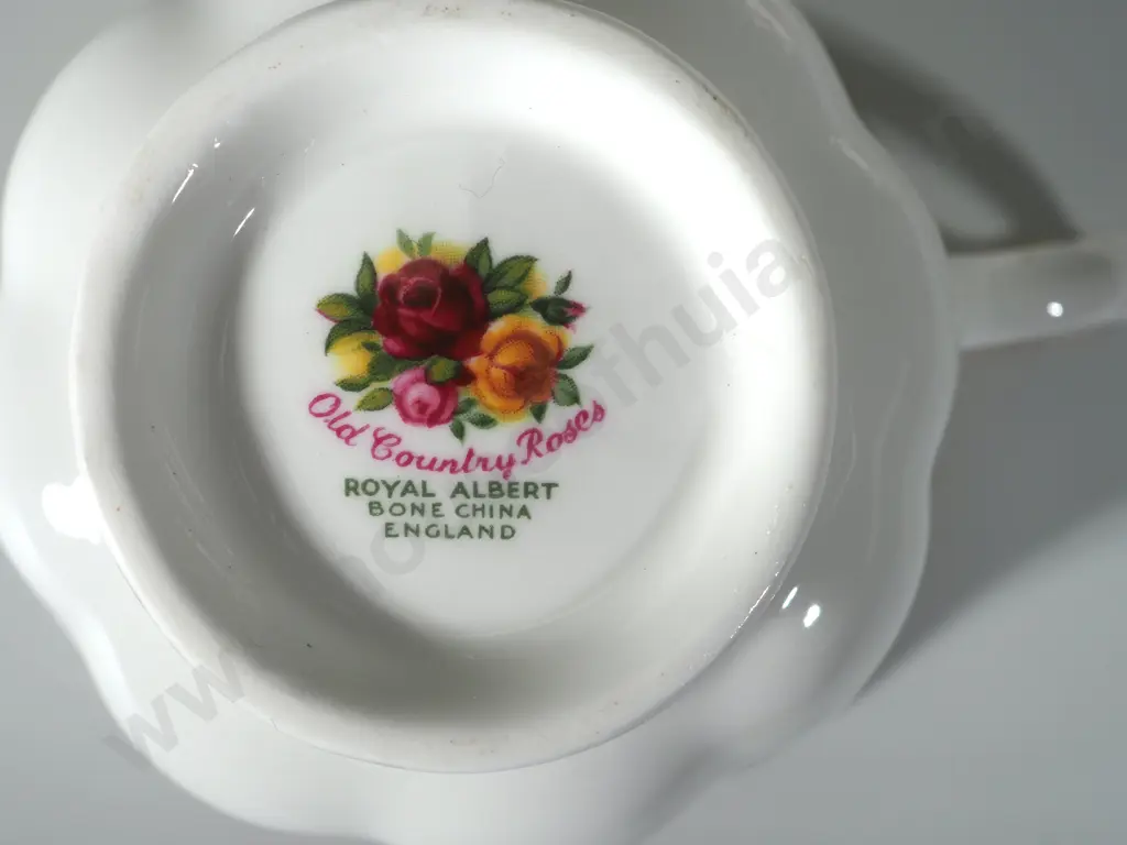 Royal Albert Trio, Sugar Bowl & Tea Pot - Old Country Rose Image 1++