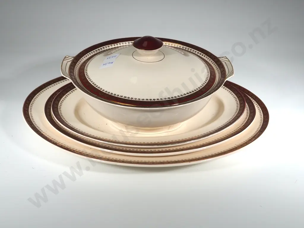 Lot of Four Pieces of Vintage Alfred Meakhin Serving  Ware Image 1++