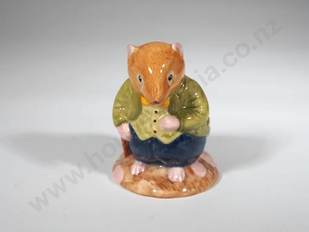 Royal Doulton Old Brambly Hedge Figurine: Old Vole Image 1++
